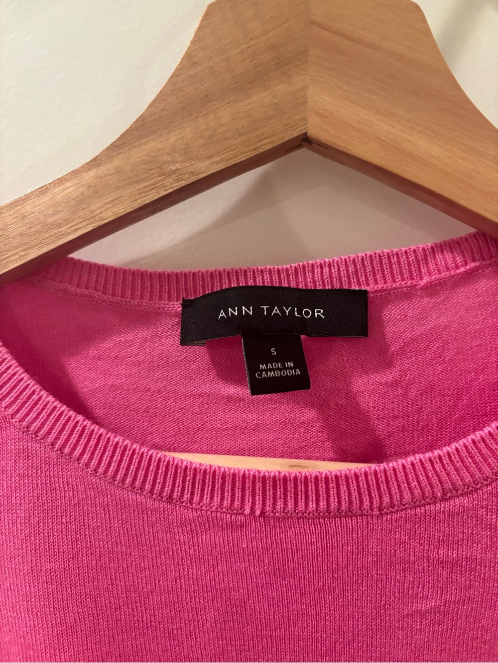 ๐ 3/$15 Ann Taylor Tie Waist Shell Top Pink S - Picture 3 of 8